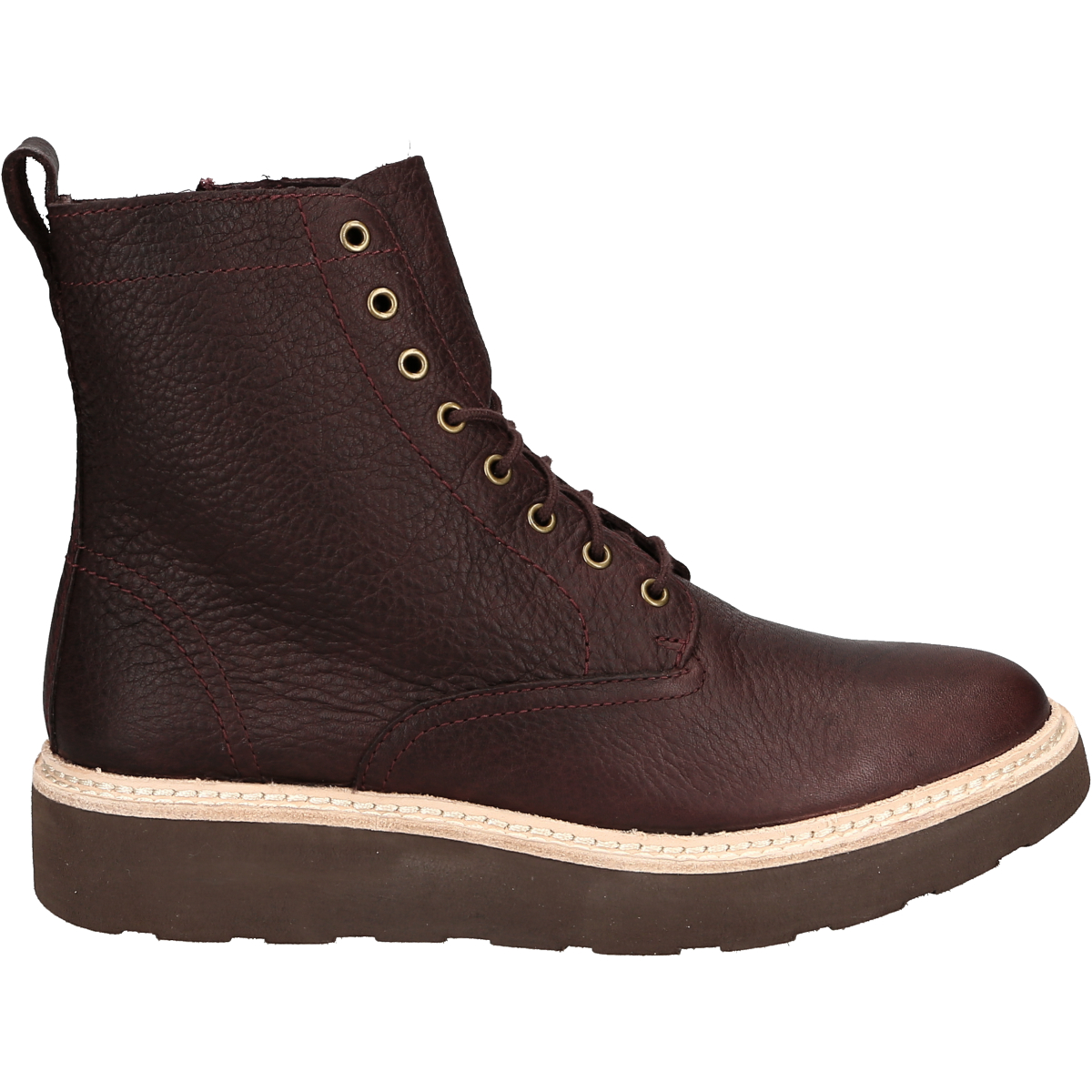 trace pine boots clarks