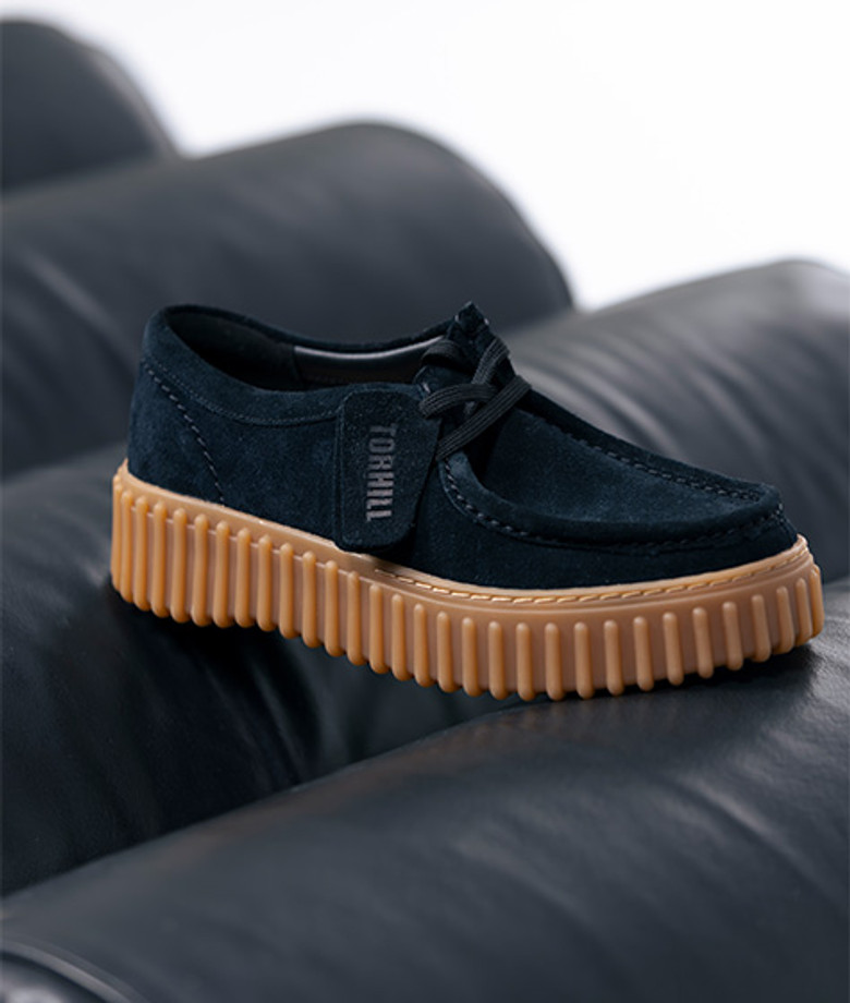 Clarks Torhill Bee 26172044 4 Schnürschuhe in schwarz