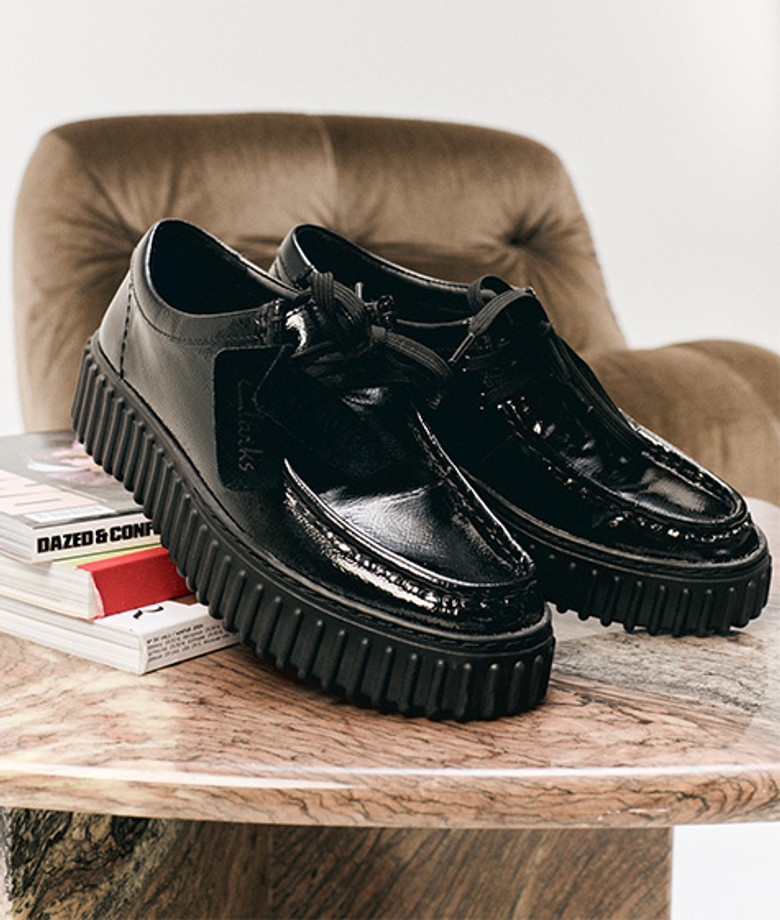 Clarks Torhill Bee 26179111 4 Schnürschuhe in schwarz