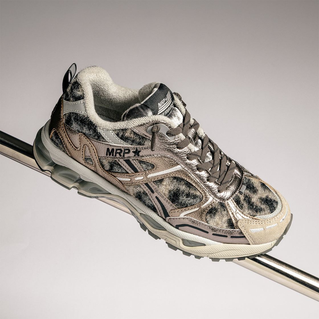 MRP MRP01 - Schwarz, Leo, Metallic