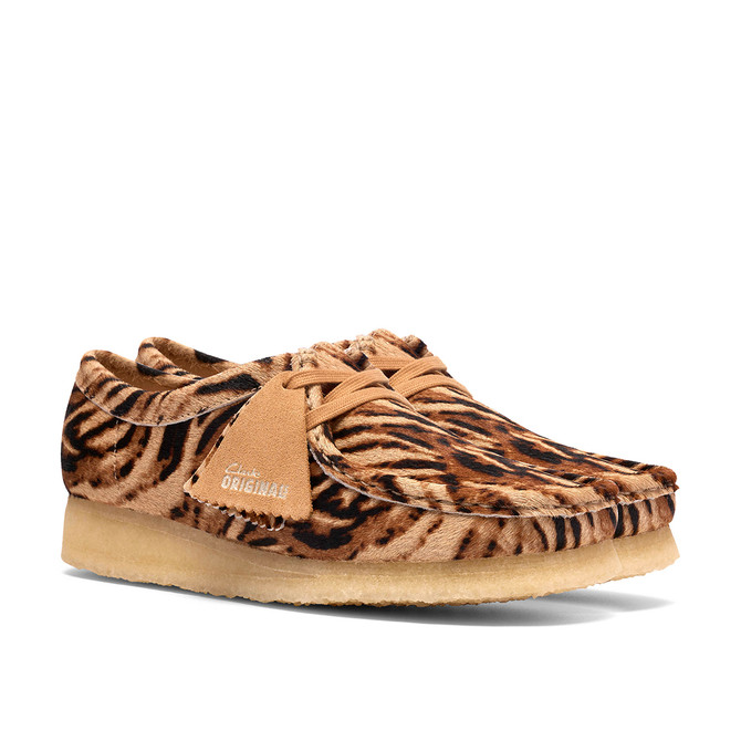 Clarks Wallabee - Beige, Tiger-Print - Seitenansicht